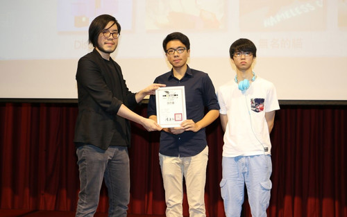 Antony（中）的原創遊戲《無名的貓》，於2018年獲得「巴哈姆特ACG創作大賽」中的「佳作賞」。