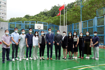 A photo of Dr. Alex Ng, Director (7th from right), Dr. Vaughan Mak, Associate Director (7th from left), teaching staff and students of full-time programmes taken after the ceremony.