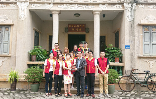 七位中文高級文憑課程學生到廈門華僑博物館實習，獲益良多。