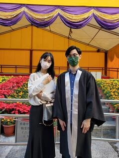 林育峰（右）感激學院講師飯田由美助他實現赴日升學的夢想