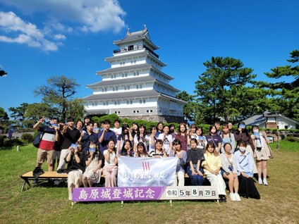 25位应用日语高级文凭学生赴日本长崎外国语大学交流。